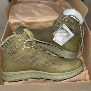 Green Vasque Boots- Mens 11.5